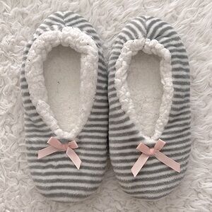 Lounge Fuzzy Slippers